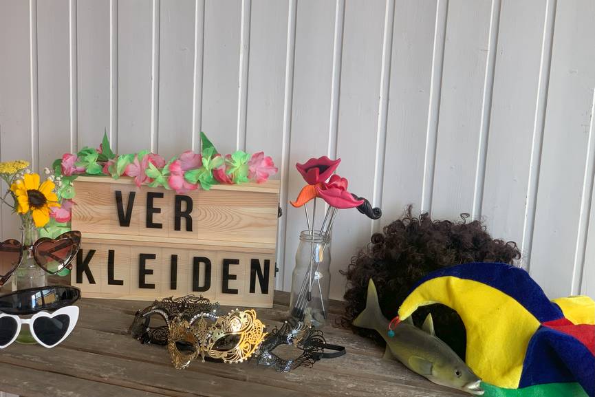 Buchstabenbox Verkleiden Narrenhut Herzsonnenbrillen Viktorianische Masken Perücken