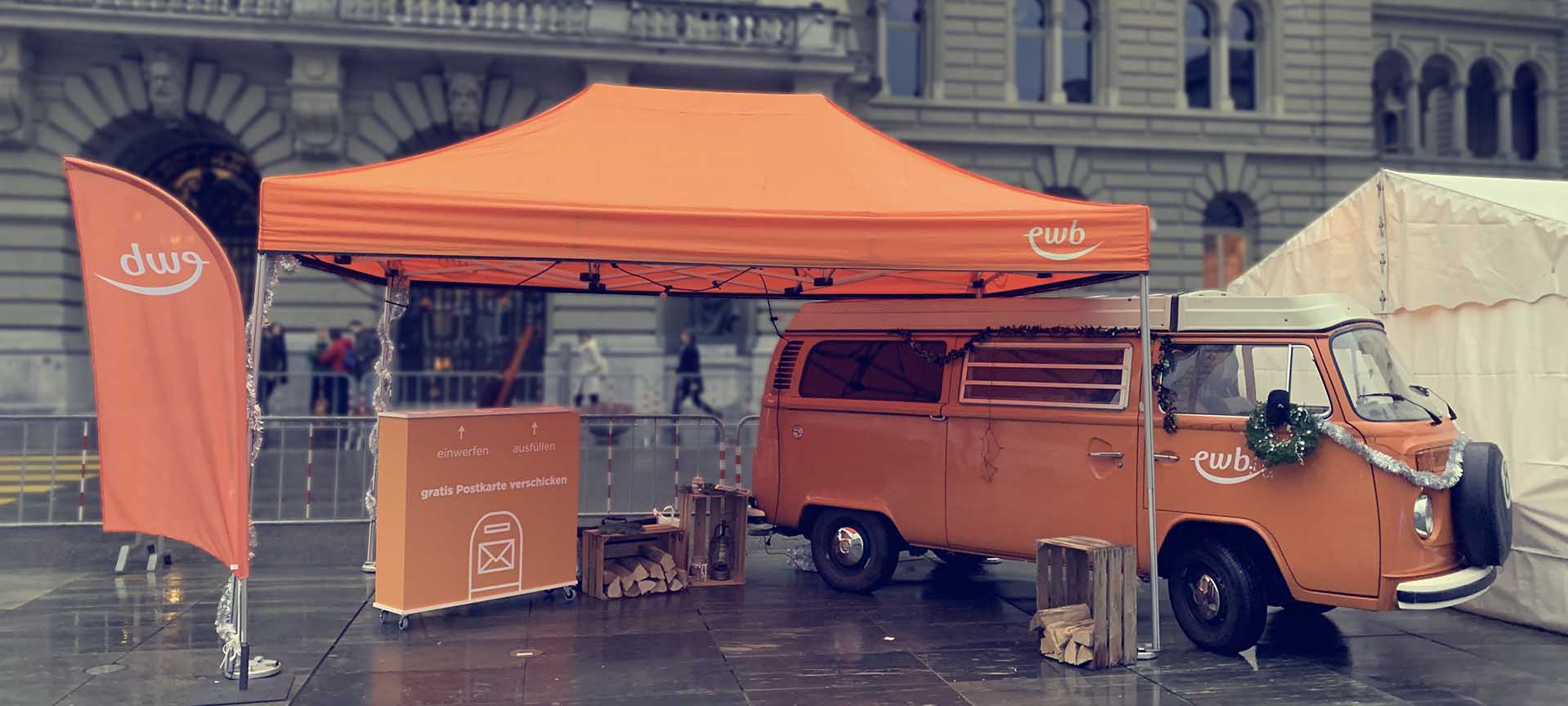 bus VW vintage loué lors d'événement de sponsoring devant Palais fédéral