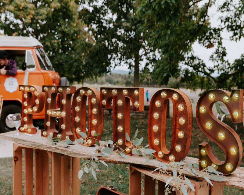 Photos-Leuchtbuchstaben mit Glühbirnen für besondere Fotobox